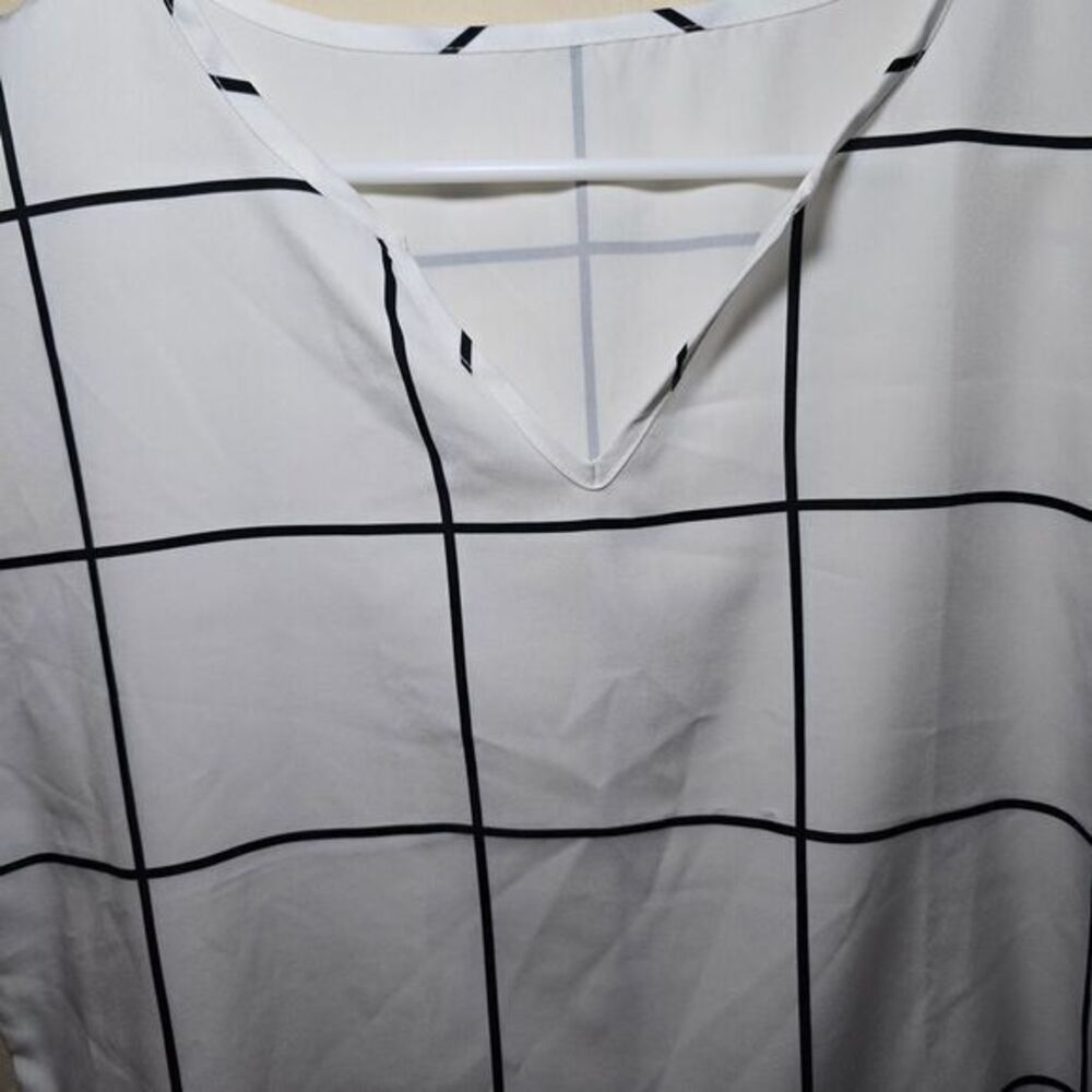 Minimalist White Grid Pattern V-Neck Blouse Short Sleeve Summer‎ Top - Picture 3 of 10